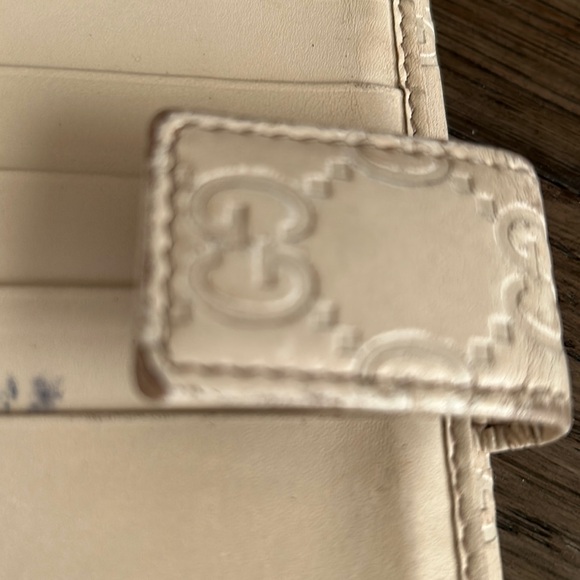 GUCCI Ivory Guiccissima Leather Wallet - Picture 8 of 16